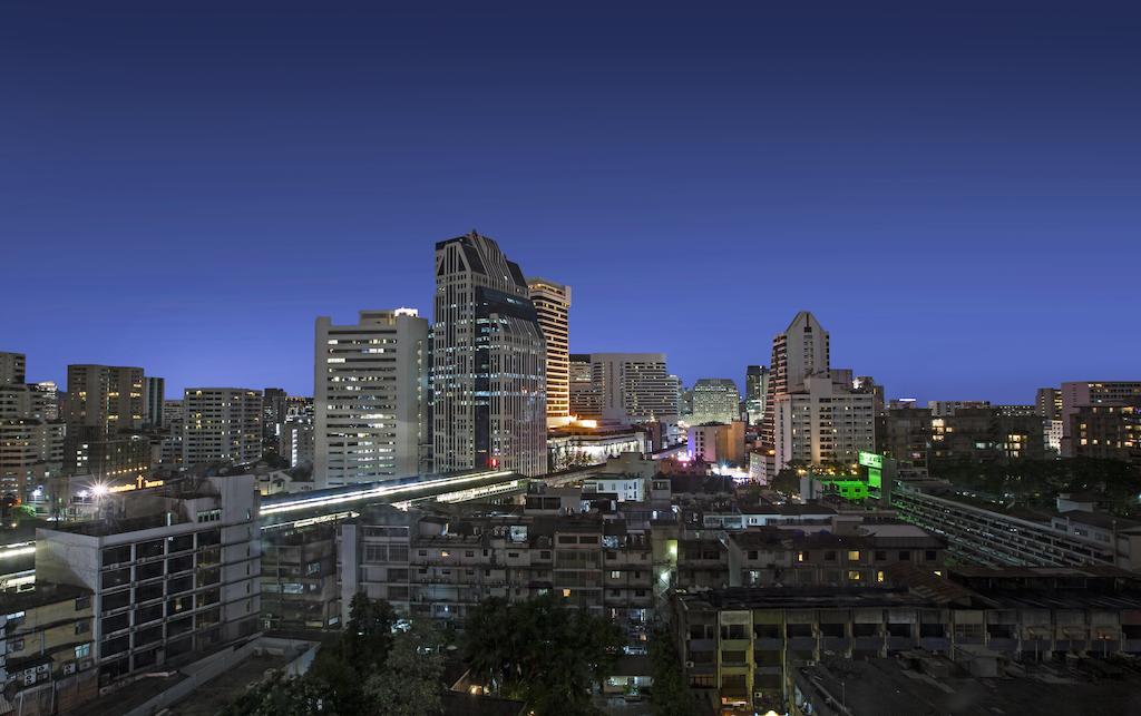 Ramada By Wyndham Bangkok Sukhumvit 11 Otel Dış mekan fotoğraf